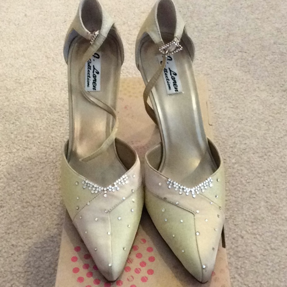 Dressy Gold Heels 🎉Price Drop!🎉